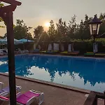 комплекс тракийски стан Хотел *