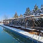 Хотел комплекс тракийски стан