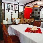 Хотел комплекс тракийски стан *