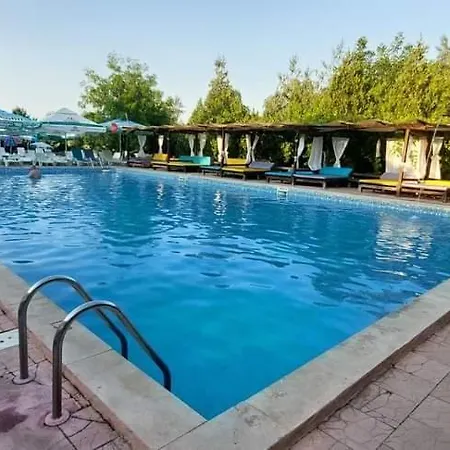 комплекс тракийски стан Hotell