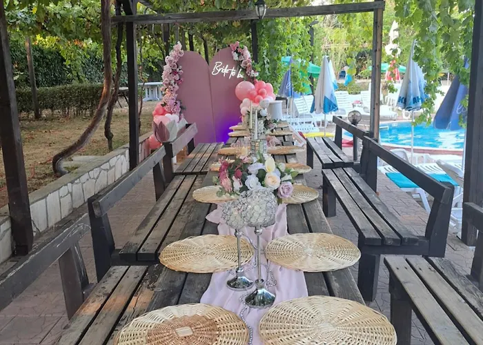 Хотел комплекс тракийски стан Асеновград